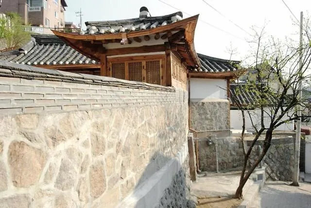 Hausda Samcheong Private Yard Hanok 3br 4bed 6person 8table 펜션 *