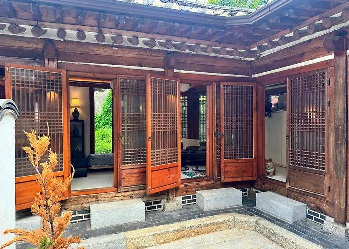 펜션 Hausda Samcheong Private Yard Hanok 3br 4bed 6person 8table 서울특별시