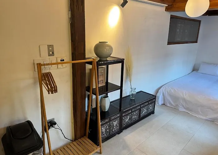 펜션 Hausda Samcheong Private Yard Hanok 3br 4bed 6person 8table