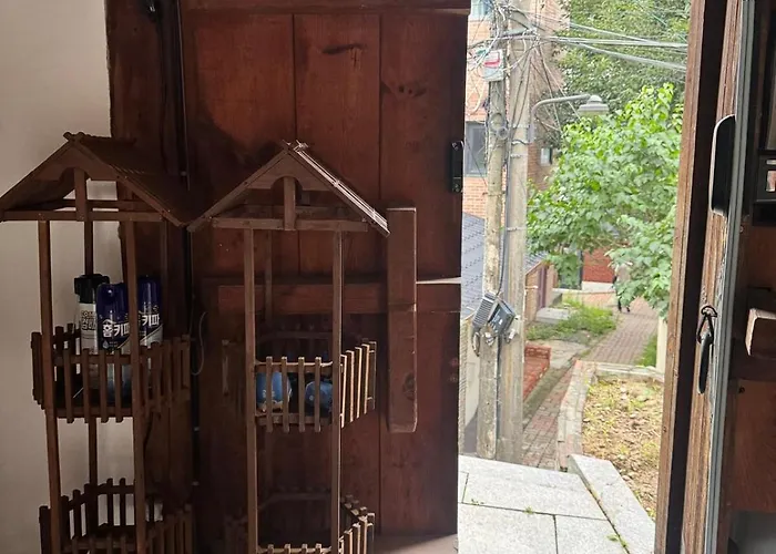 Hausda Samcheong Private Yard Hanok 3br 4bed 6person 8table 펜션