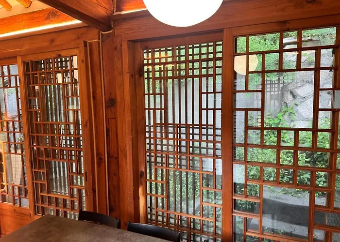 Hausda Samcheong Private Yard Hanok 3br 4bed 6person 8table *