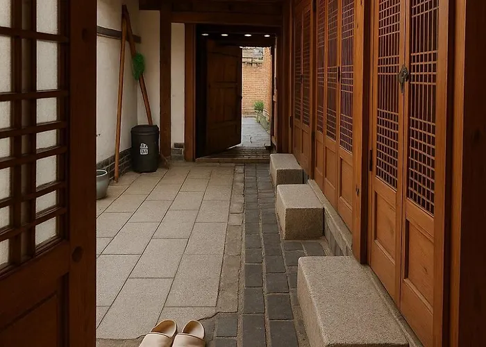 Hausda Samcheong Private Yard Hanok 3br 4bed 6person 8table 펜션 서울특별시
