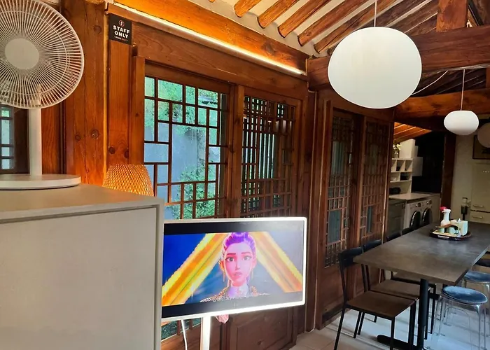 펜션 Hausda Samcheong Private Yard Hanok 3br 4bed 6person 8table *