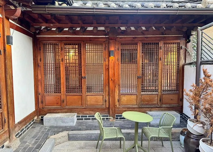 Hausda Samcheong Private Yard Hanok 3br 4bed 6person 8table 펜션 *