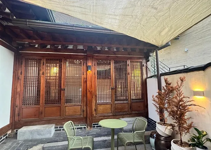 펜션 Hausda Samcheong Private Yard Hanok 3br 4bed 6person 8table *