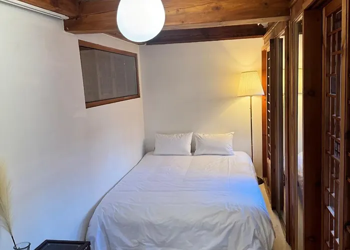펜션 Hausda Samcheong Private Yard Hanok 3br 4bed 6person 8table