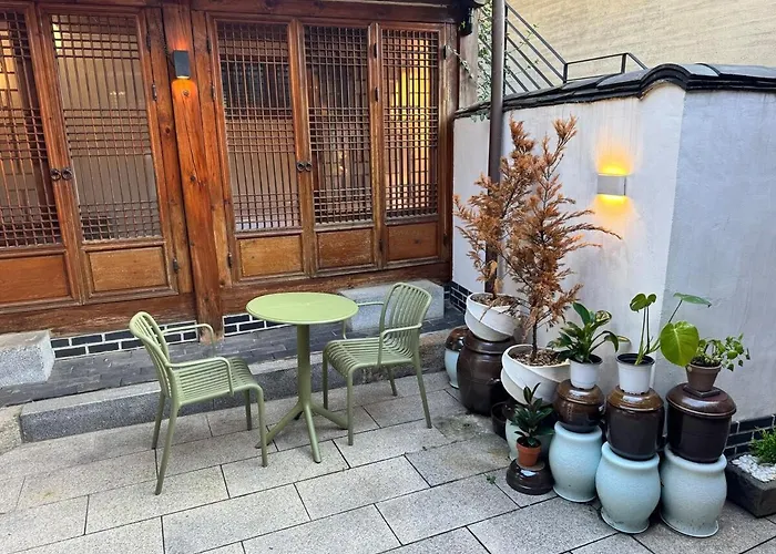 펜션 Hausda Samcheong Private Yard Hanok 3br 4bed 6person 8table *