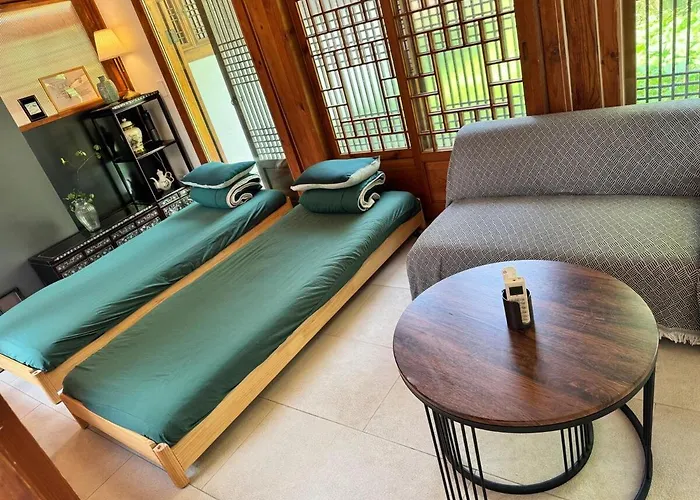 Hausda Samcheong Private Yard Hanok 3br 4bed 6person 8table *