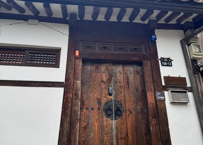 Hausda Samcheong Private Yard Hanok 3br 4bed 6person 8table * 서울특별시
