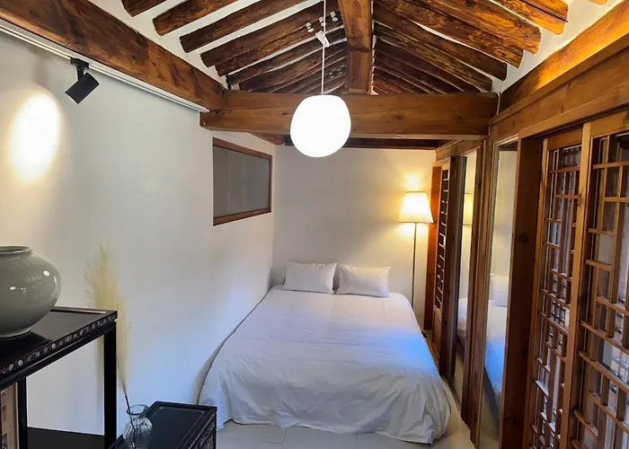 Hausda Samcheong Private Yard Hanok 3br 4bed 6person 8table 펜션