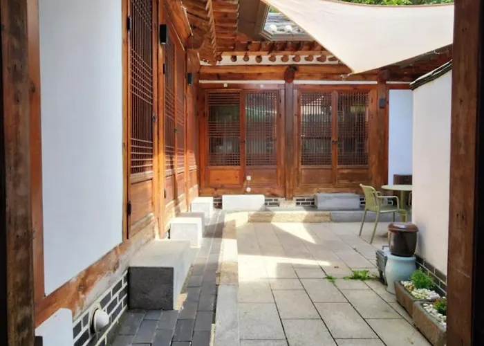 Hausda Samcheong Private Yard Hanok 3br 4bed 6person 8table Ferienhaus