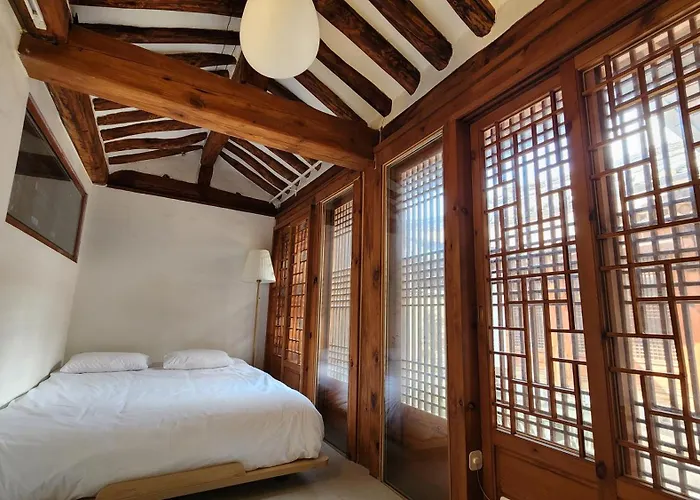 Hausda Samcheong Private Yard Hanok 3br 4bed 6person 8table Ferienhaus