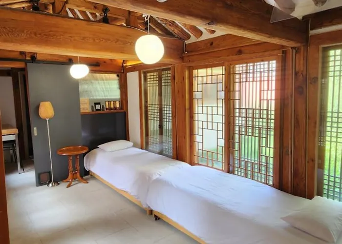 Hausda Samcheong Private Yard Hanok 3br 4bed 6person 8table Ferienhaus
