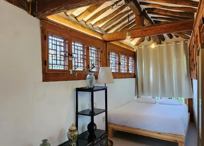 Hausda Samcheong Private Yard Hanok 3br 4bed 6person 8table *